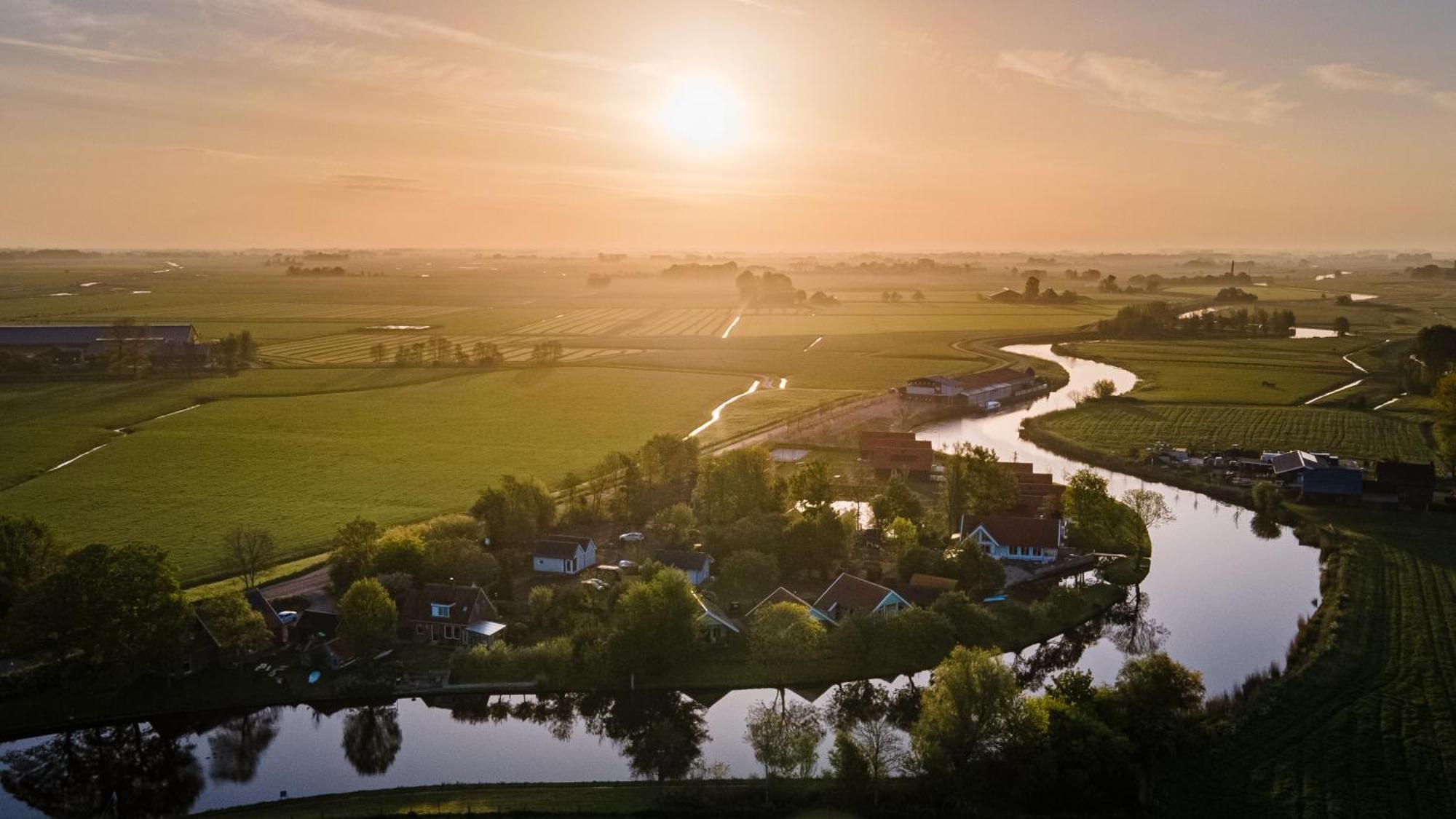 Pod Huisje Met Hottub Dokkum Eksteriør billede